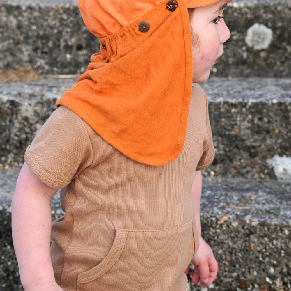 ManyMonths Kangaroo T-Shirt mit grosser Tasche - Light Jade ManyMonths