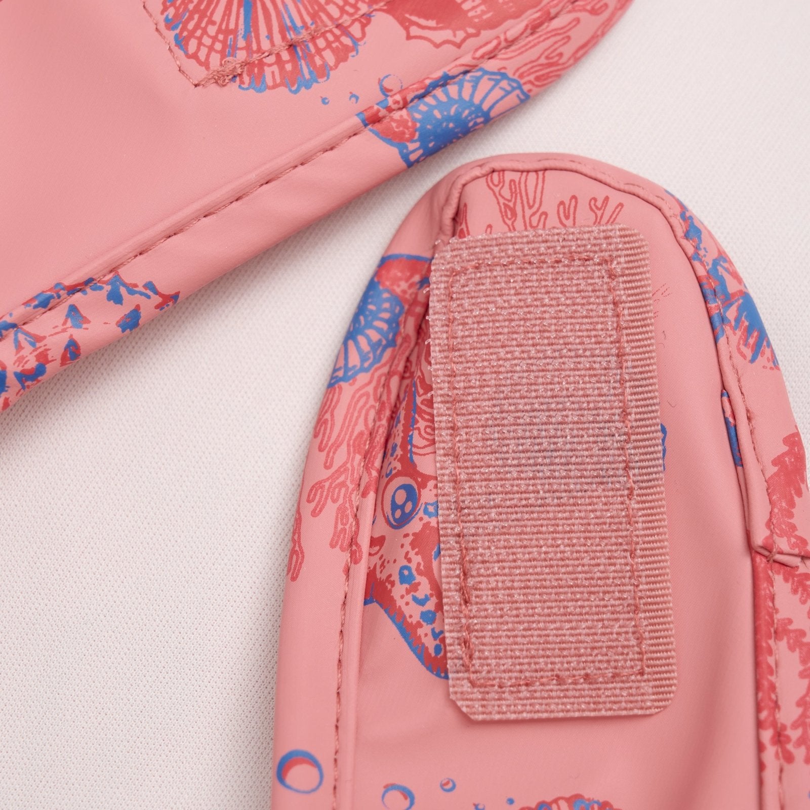 CeLaVi Lätzchen aus recyceltem Plastik - Slate Rose CeLaVi