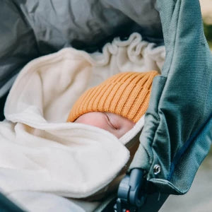 Hoppediz Einschlagdecke für Autositz - stone Popolini