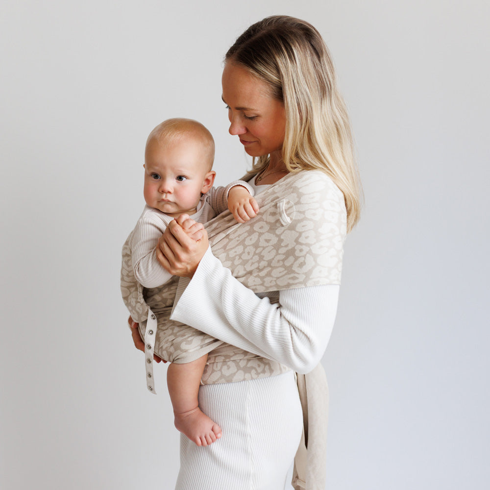COCOOME® HELIUM Plus - elastische Babytrage Wrapconversion - Leo Beige cocoome