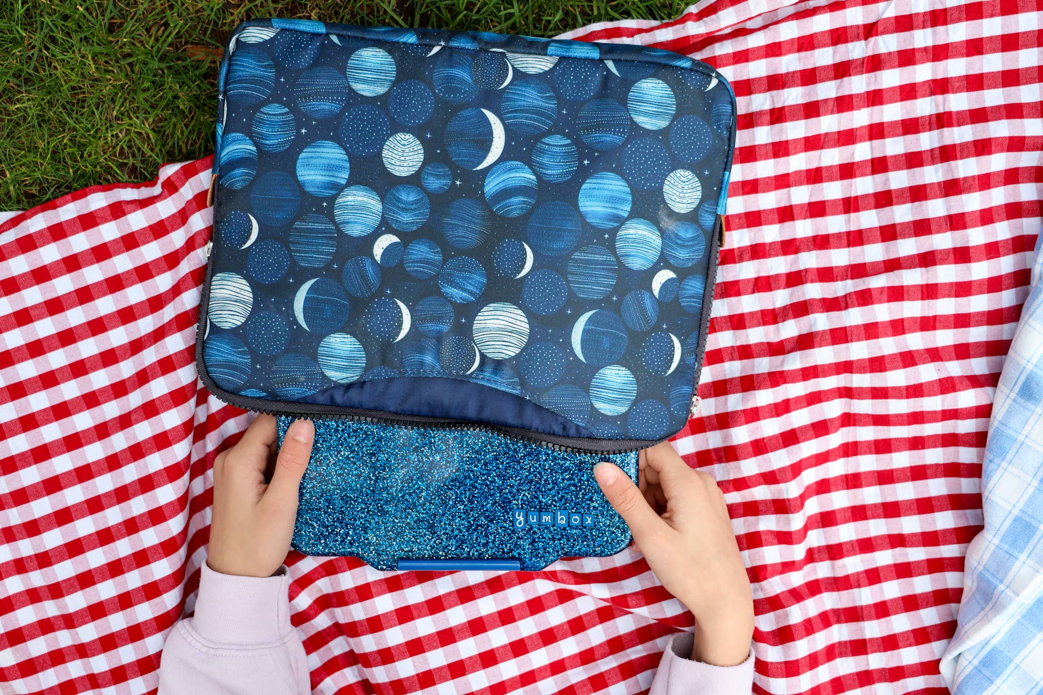 Yumbox Prêt – Auslaufsichere Bento-Box aus Edelstahl - Twilight Blue Glitter Yumbox