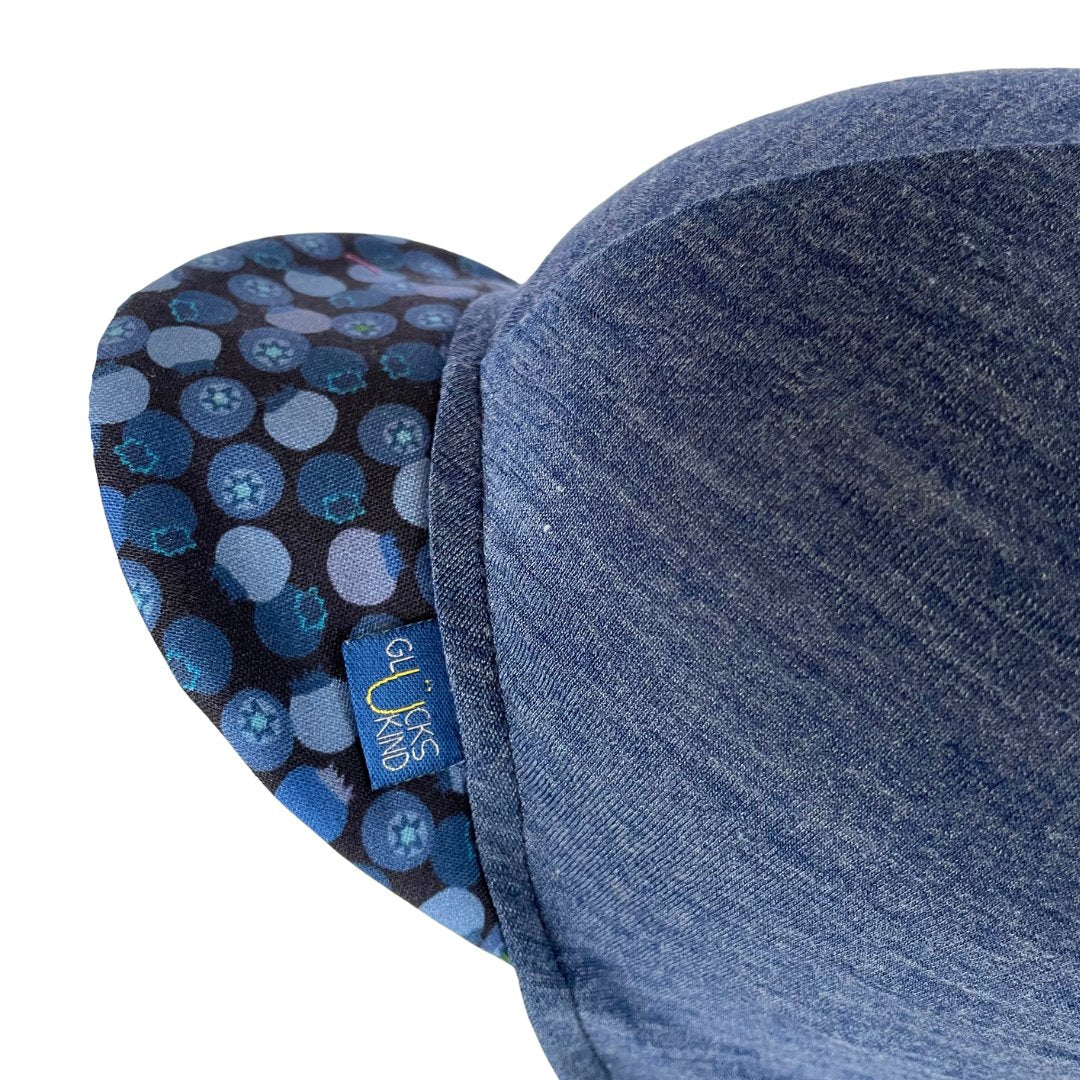 Sommerkappe blau mit Blaubeeren limited edition, Merinowolle & Seide Glückskind