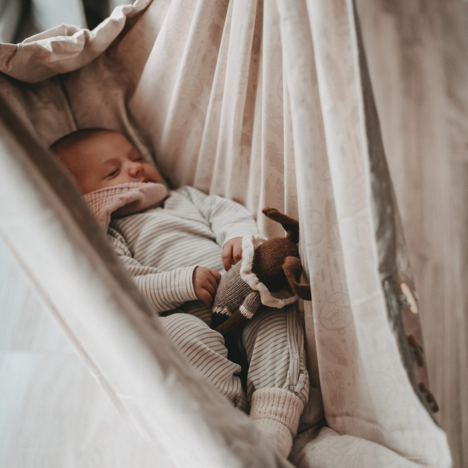 Schmusewolke Federwiege inkl. Türklammer - Dreamcatcher Warm Grey Schmusewolke