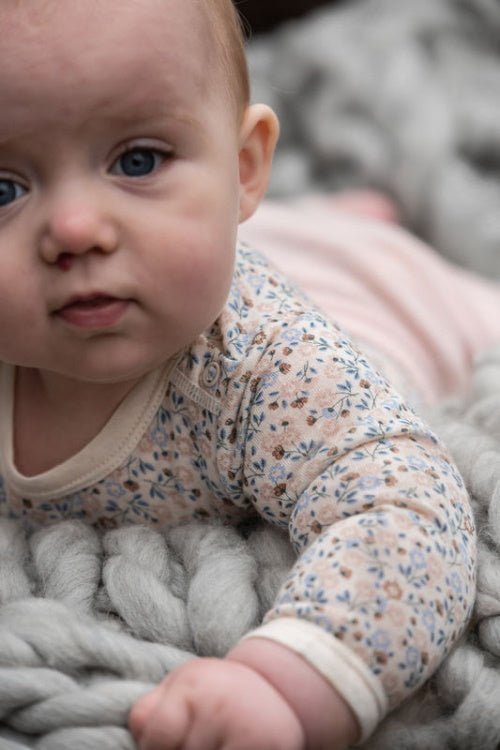 CeLaVi Langarm-Sommer Body Wolle/Bambusviskose - Peach Whip Blumen - Familienbande