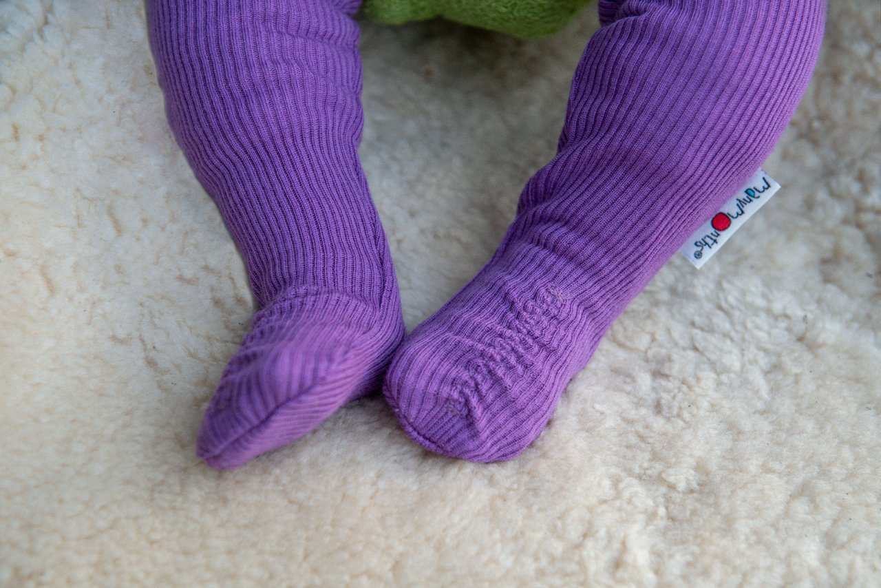 ManyMonths Natural Wollies Long Tube Baby Booties Rooibos Red - Familienbande