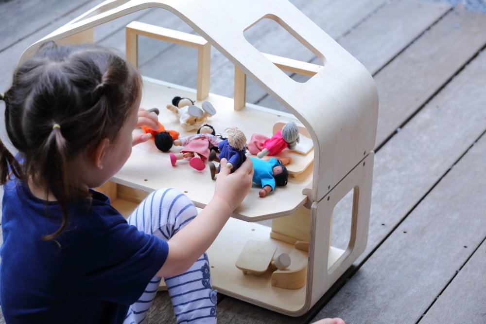 Plan Toys Puppenhaus modern - Familienbande