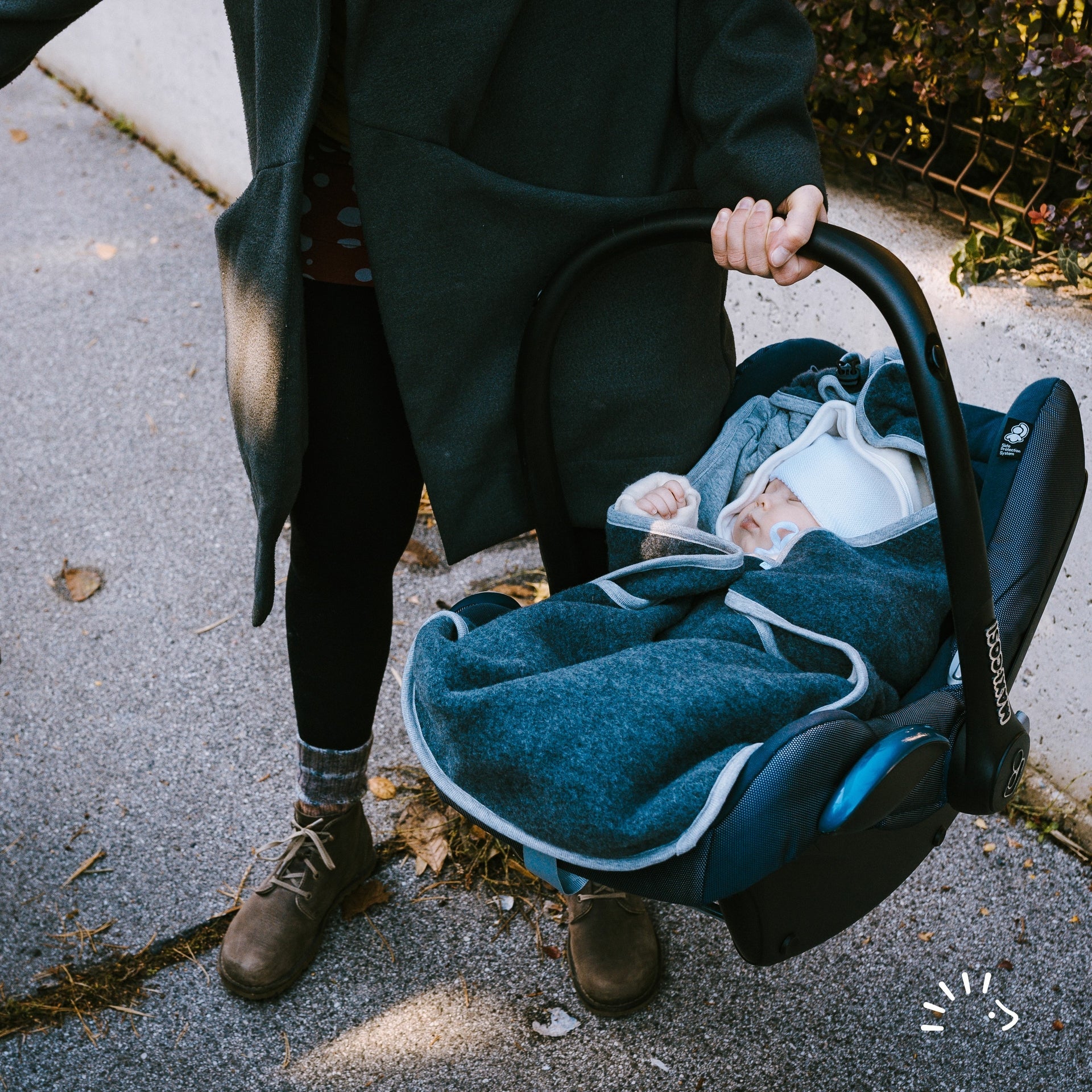 Popolini Einschlagdecke für Autositz - dunkelblau Popolini