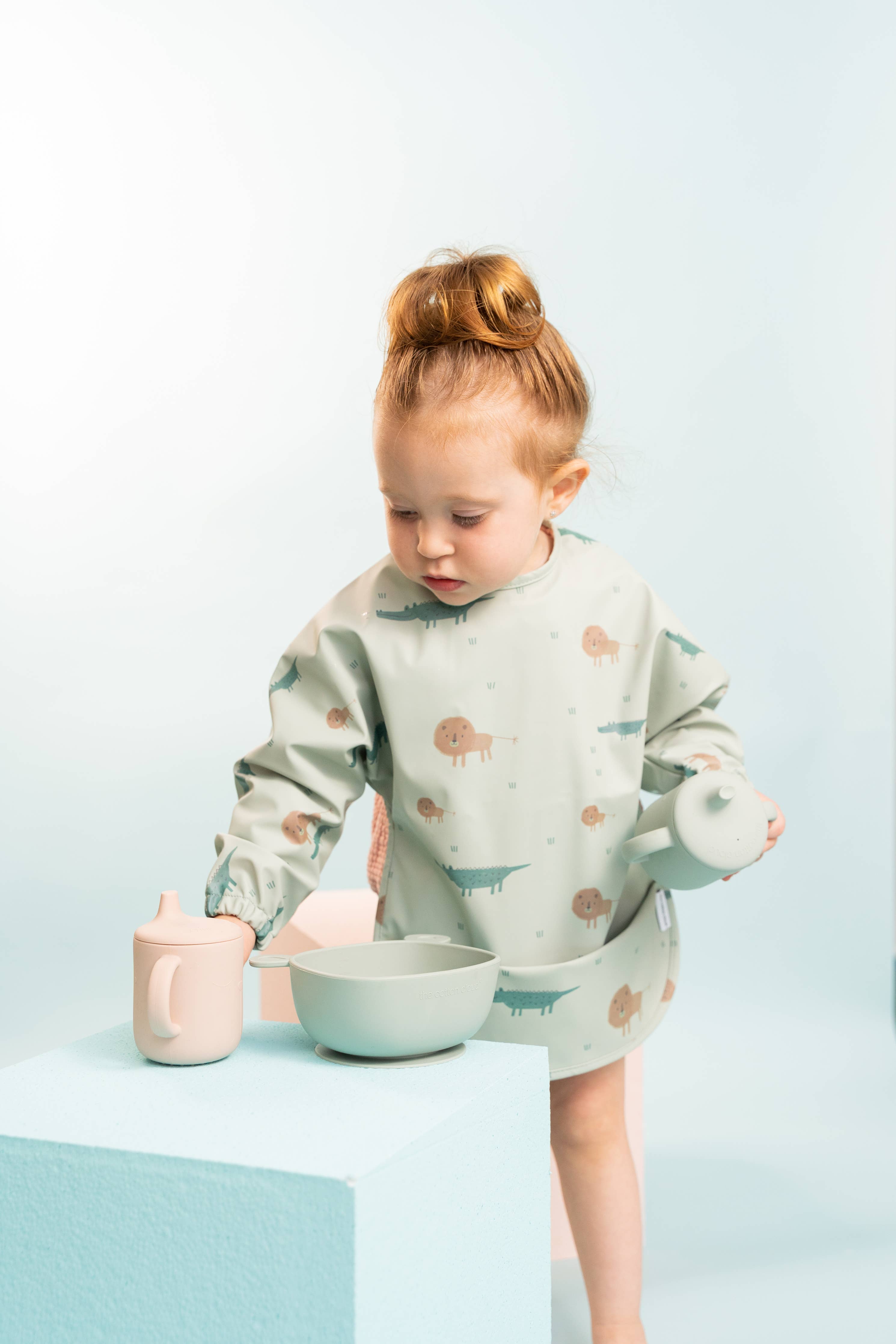 Langärmelige Baby-Lätzchen mit tanzenden Herzen