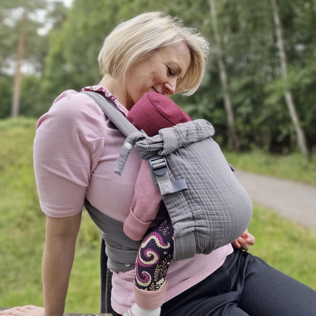 Aurora Musselin Babytrage – ab Geburt, ergonomisch & kuschelig aus Bio-Baumwolle - Silvergrey Schmusewolke