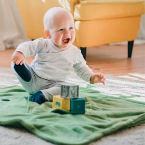 Hoppediz Einschlagdecke für Autositz - stone Popolini