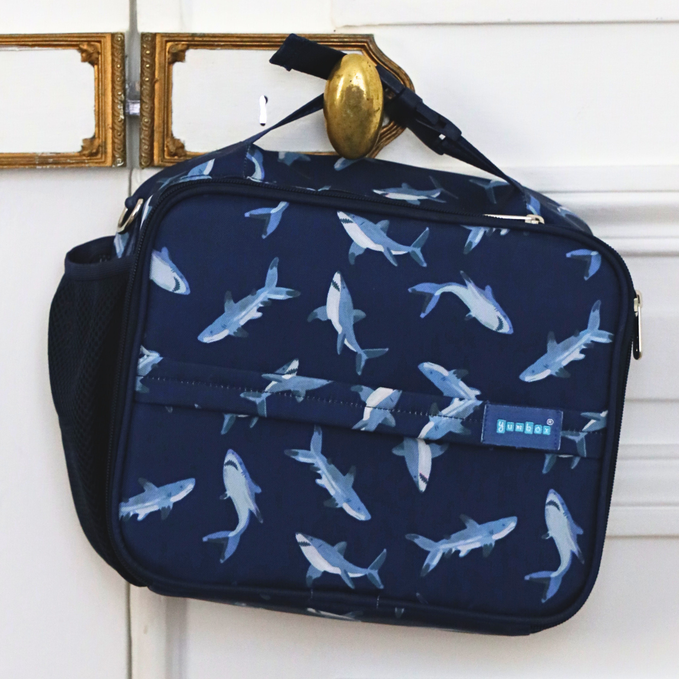 Yumbox Classic Lunch Bag – Isolierte & wasserabweisende Brotdose-Tasche mit 3 Trageoptionen - Hai Yumbox