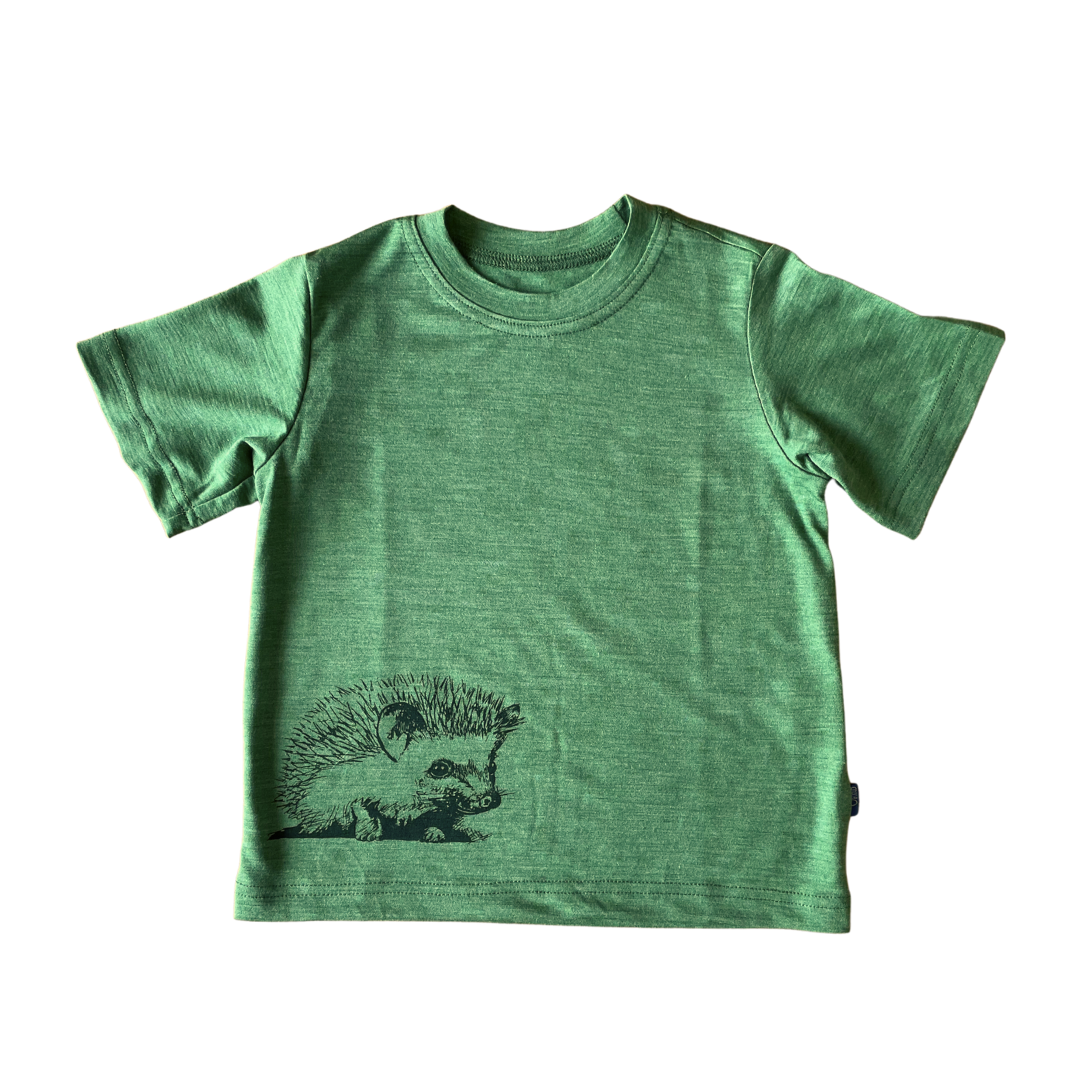T-Shirt waldgrün mit Igel, Merinowolle & Seide (bio/GOTS): 110-116 Glückskind