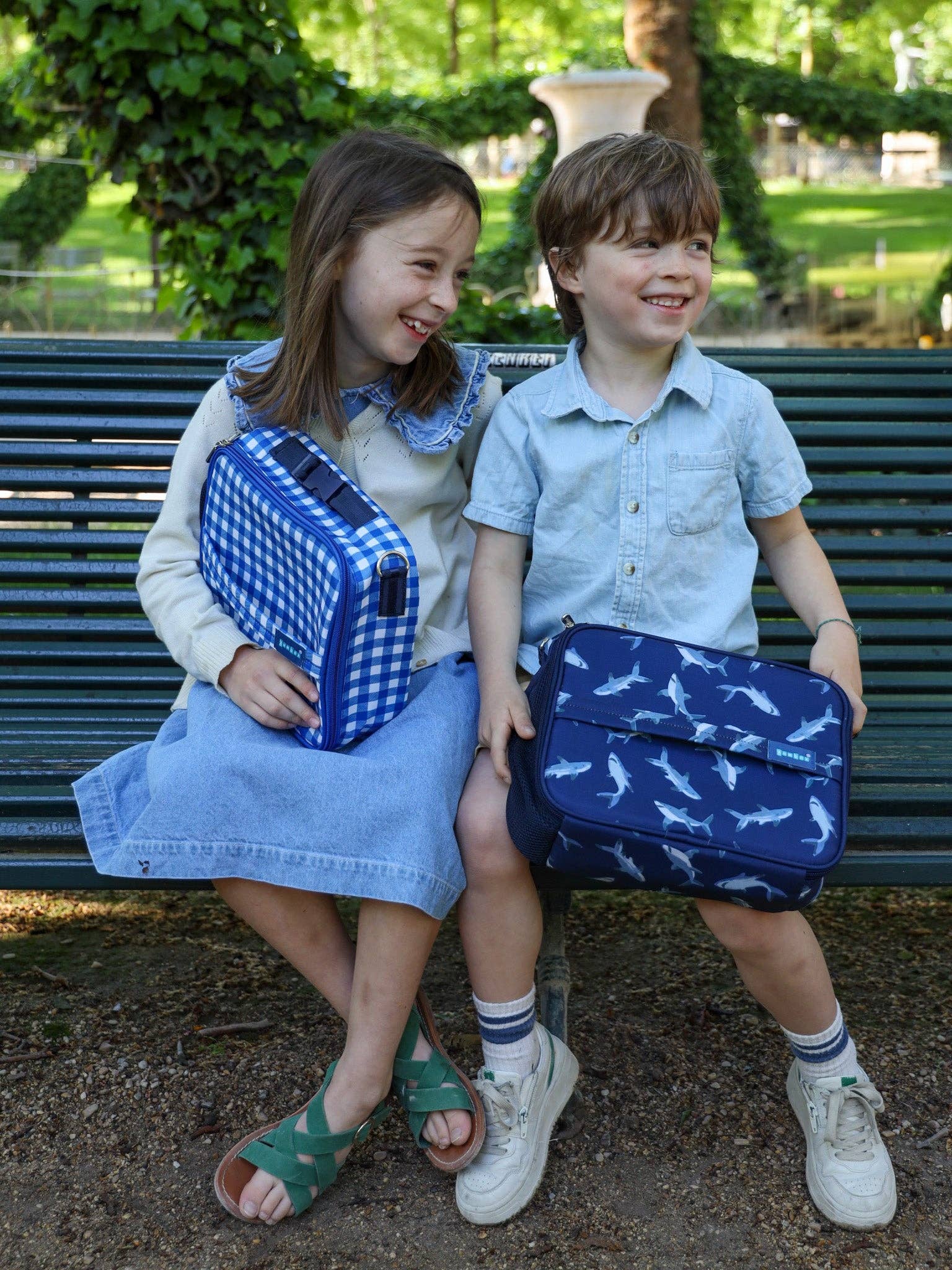 Yumbox Classic Lunch Bag – Isolierte & wasserabweisende Brotdose-Tasche mit 3 Trageoptionen - Hai Yumbox